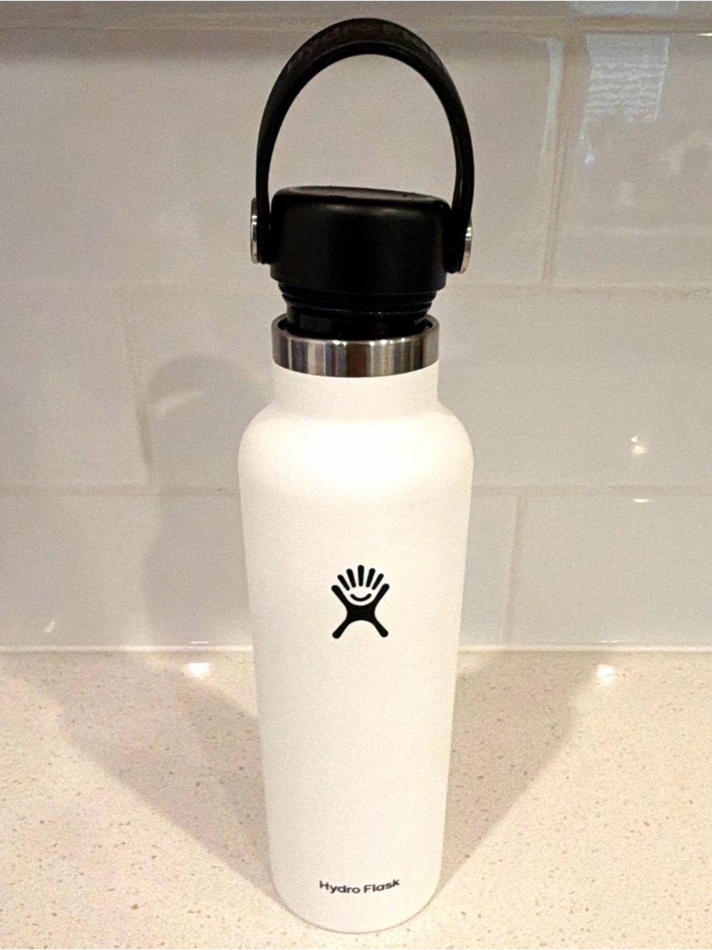 Hydro Flask 21 oz White Stainless Insulated Water Bottle w/ Black Flex Cap